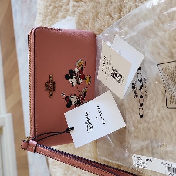 Adorable NWT Coach Disney X Pink Mickey & Minnie Crn Zip Wristlet 🩷🐭🖤 - Picture 10 of 13